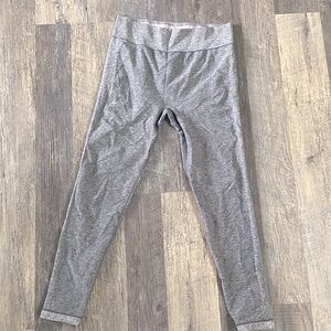 grey gymshark workout leggings w/ pale pink logo